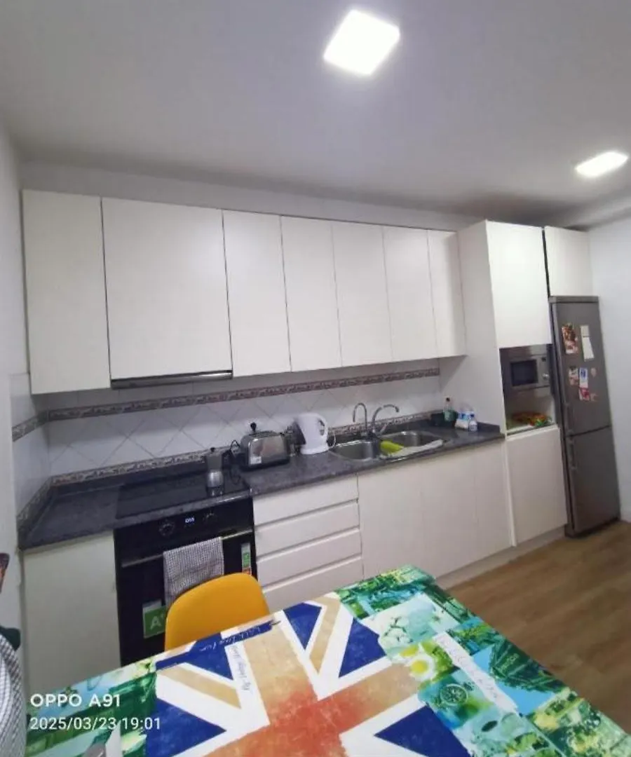 Habitacion Privada May Con Balcon Vecindario  Homestay