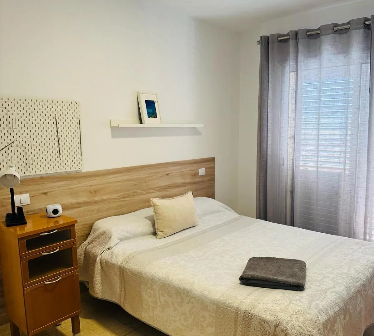 Habitacion Privada May Con Balcon contacts